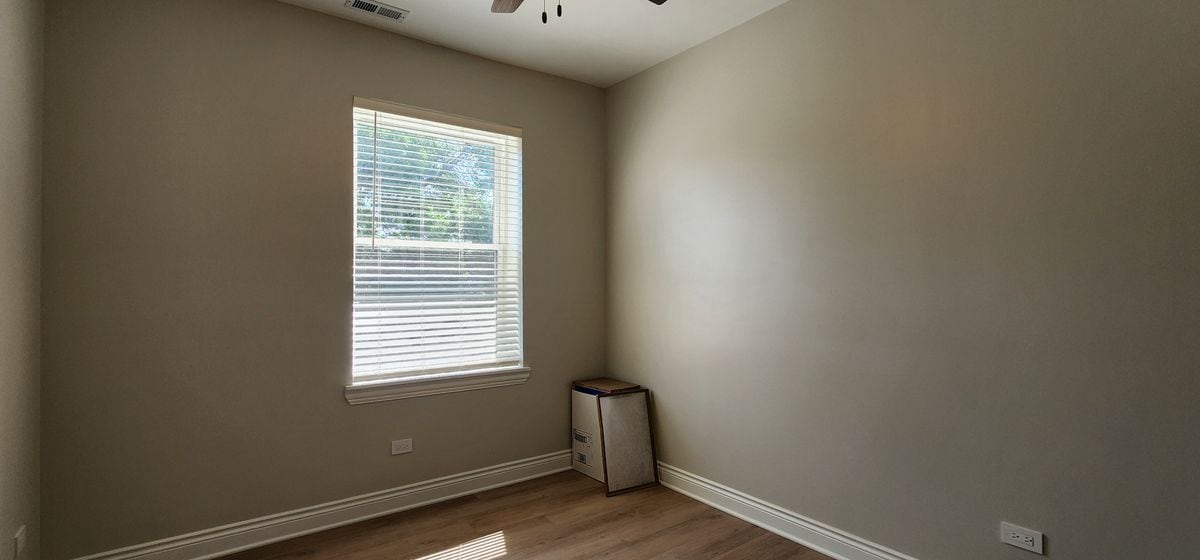 Building Photo - 2552 S Central Park Ave