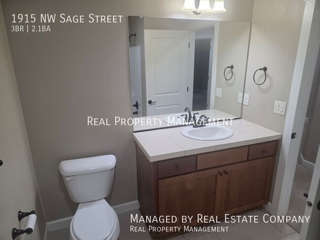 Building Photo - 1915 NW Sage St