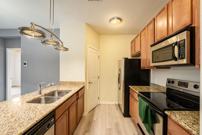 Building Photo - 1Bed/1.5Bath Park Hill Condo with an Extra Nonconforming Bedroom/Office