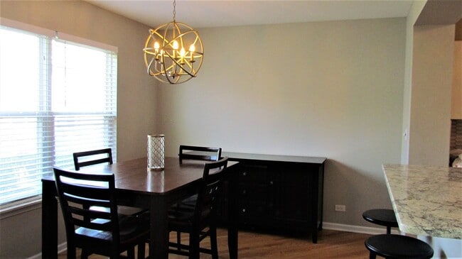 Building Photo - 1542 E Chivalry Ct