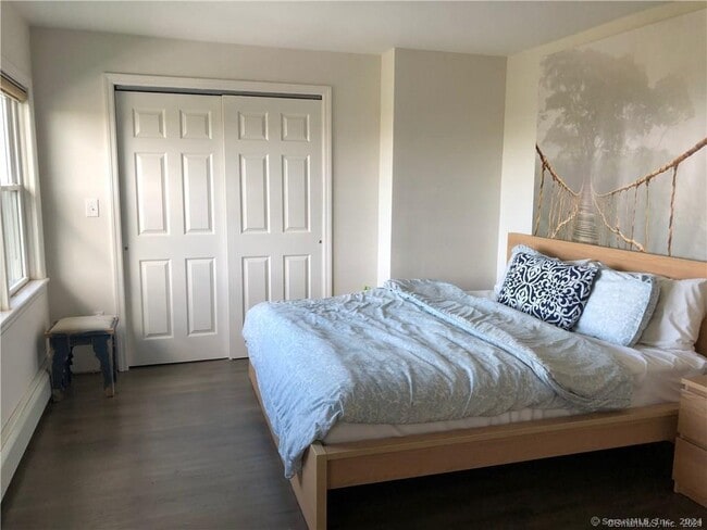 Building Photo - 90 Iroquois Rd