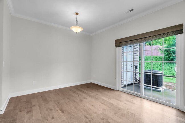 Building Photo - Luxury 3BR/2.5BA Townhome in Riverside Area with Modern Upgrades $1,850/mo rent