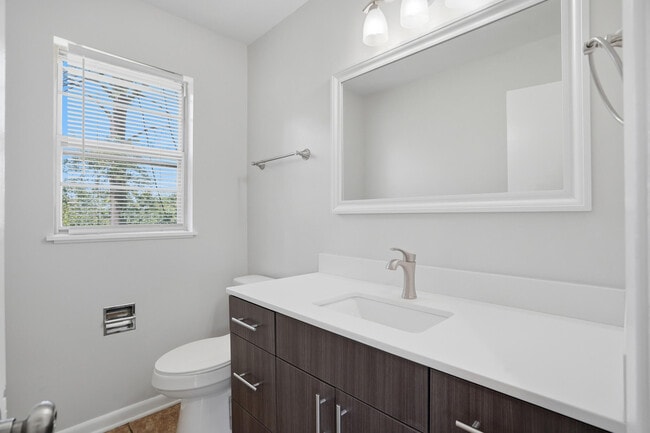 Building Photo - 405 Brewer Dr