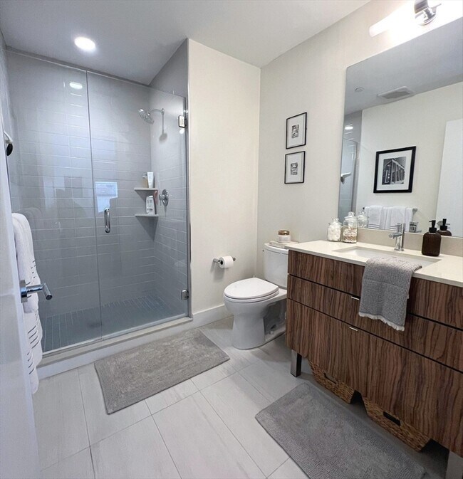 Building Photo - 250 Meridian St