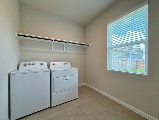 Building Photo - 207 Cherry Blossom Ln
