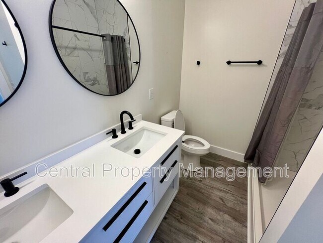 Building Photo - 32 Beverly Hills Dr