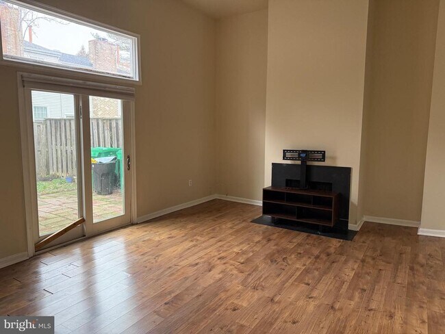 Building Photo - 9 Autumn Hill Way