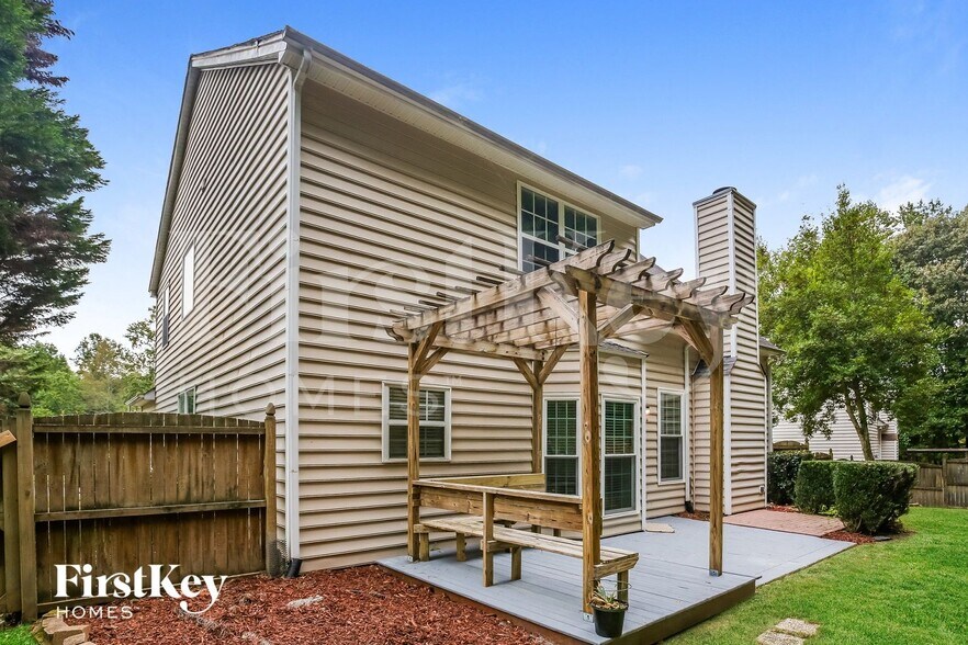 Building Photo - 2410 Kirkstone Dr