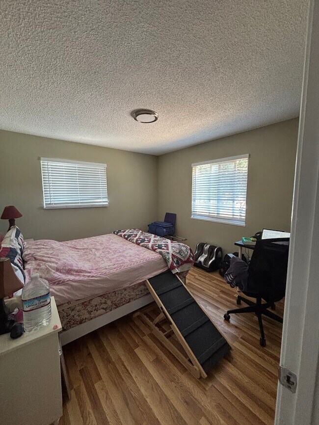 Bedroom #4 FURNITURE IN PHOTOS FOR DISPLAY ONLY - 990 Helen Ave