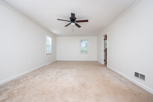 Building Photo - 114 Newman St