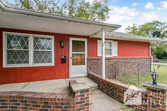 Building Photo - Southside 2 Bedroom Duplex