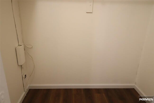 Building Photo - 1600 Center St