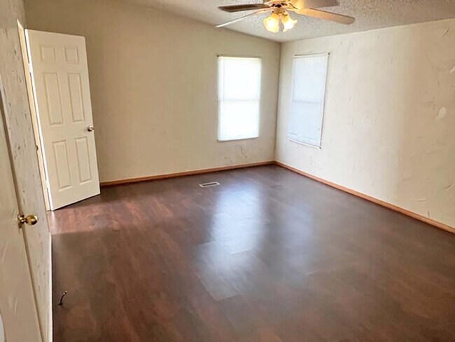 Building Photo - 1307 Speedway Dr