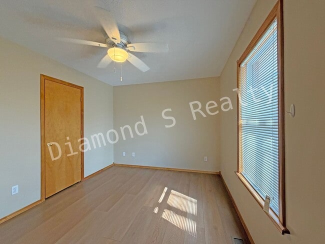 Building Photo - Beautiful 3 Bedroom Home with Shop Located in Southwest Springfield