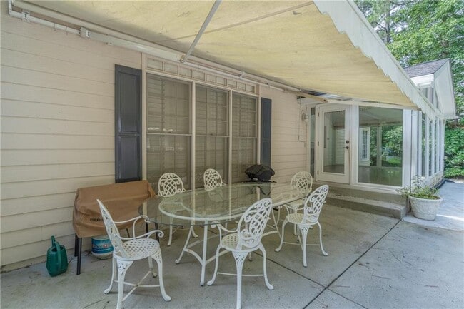 Building Photo - 530 Saddlebrook Dr