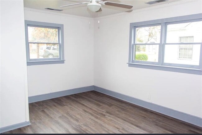 Building Photo - 2418 Crestview Ave