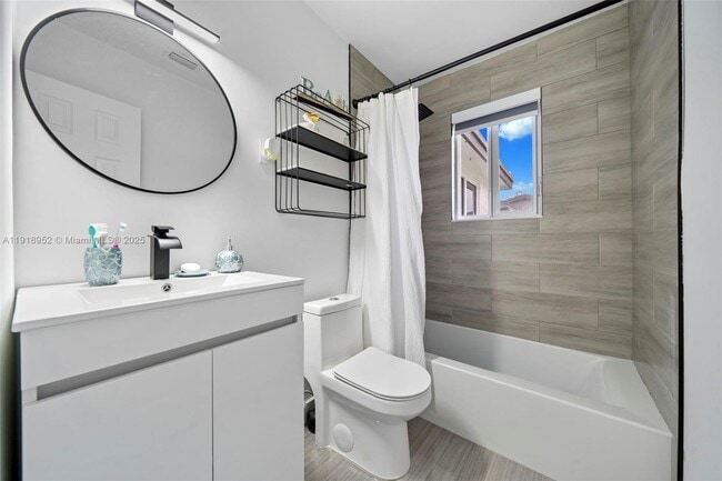 Building Photo - 850 SW 31st Ave