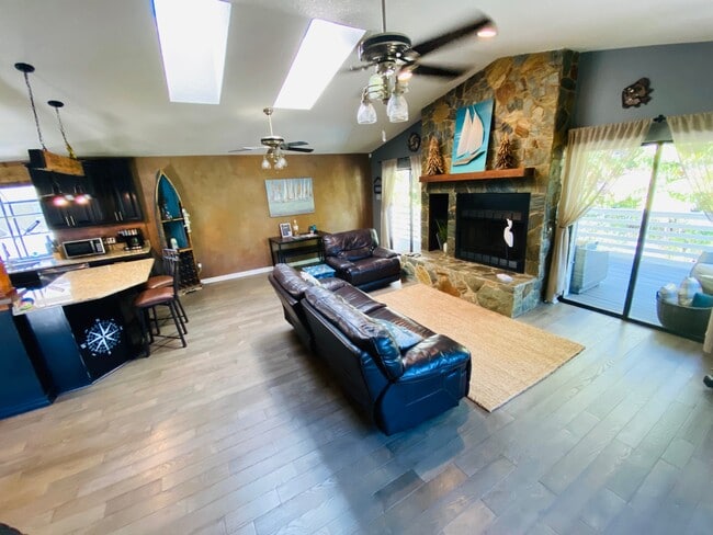 Building Photo - 3401 E Debazan Ave