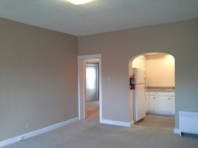 Building Photo - 132 N Vesper St