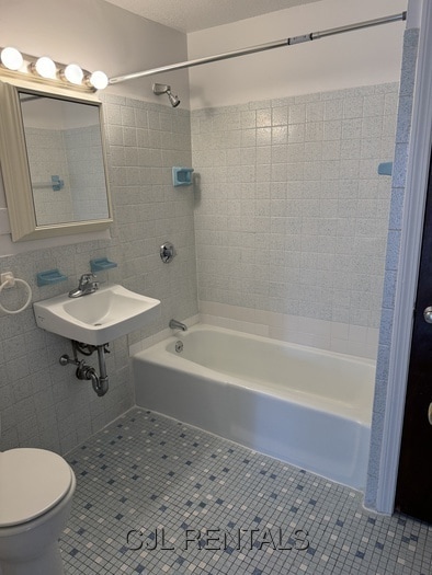 Building Photo - 71 Montvale Ave