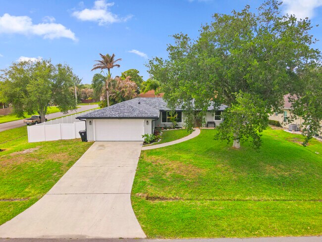 Building Photo - 3238 SW Constellation Rd