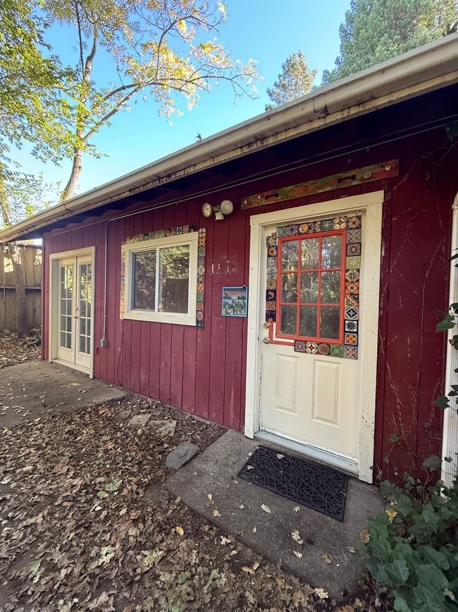 Building Photo - MOVE IN SPECIAL $500 OFF FIRST MONTHS RENT!!! Gated Private Studio just minutes to downtown Grato...