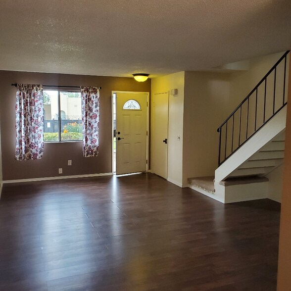 Building Photo - 1643 Rue De Valle