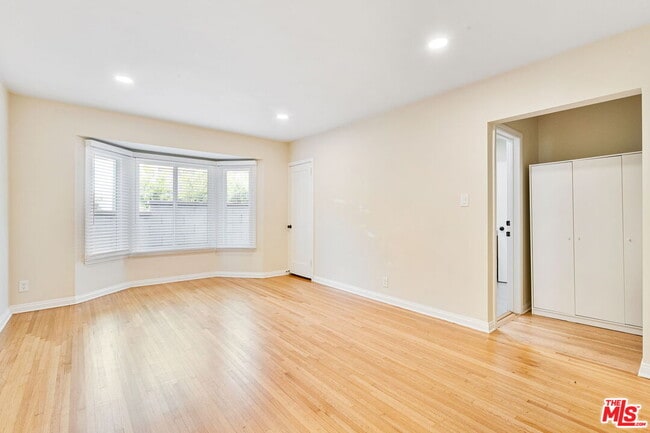 Building Photo - 2148 Prosser Ave