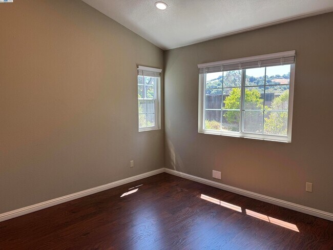 Building Photo - 7765 Canyon Meadows Cir