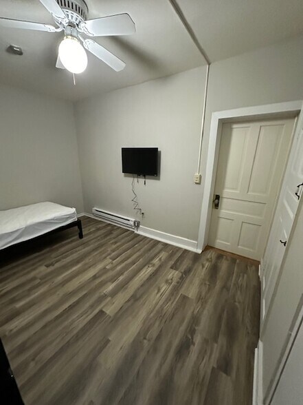 Primary Photo - 126 York St