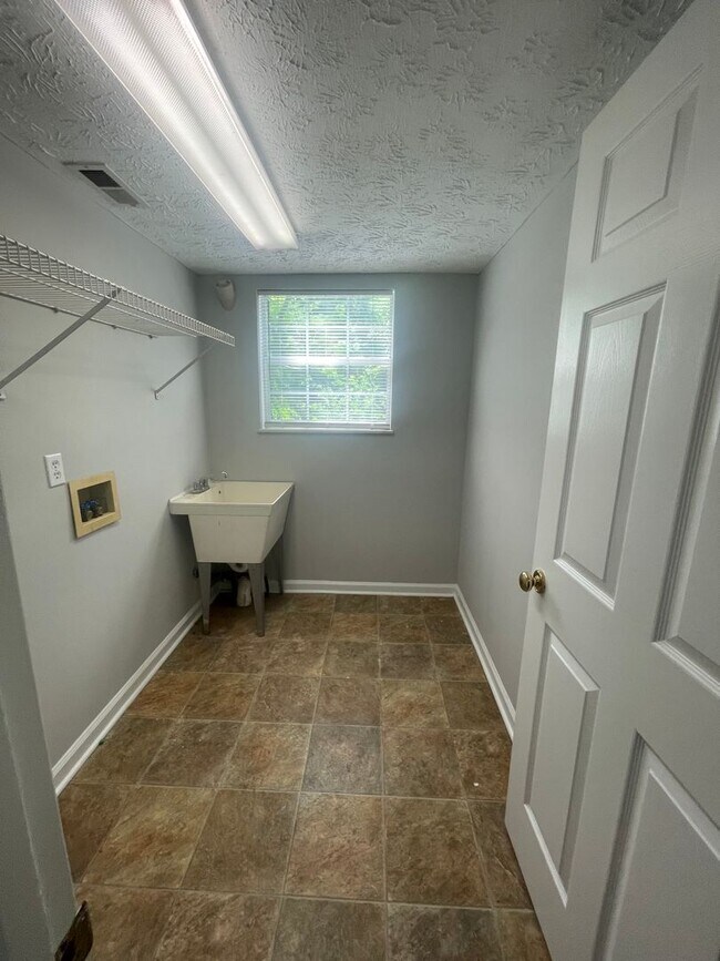Building Photo - 1215 Overton Ln