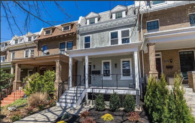 Building Photo - 307 Taylor St NW