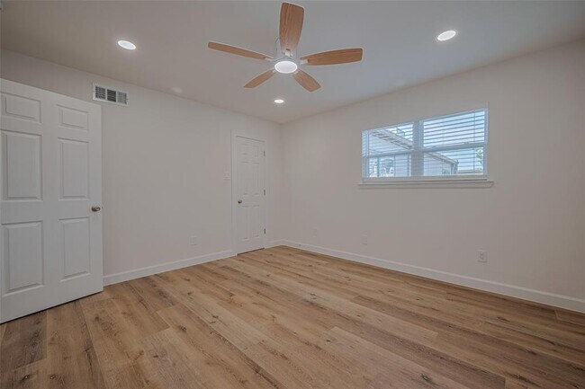 Building Photo - 1115 Augusta Dr