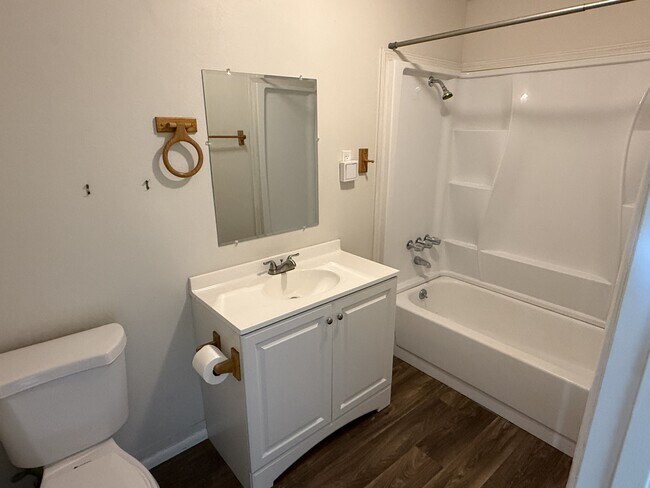 Building Photo - 1725 Spence Ave SE