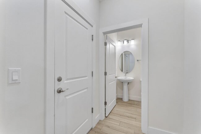 Building Photo - 247 Preserve Trl N