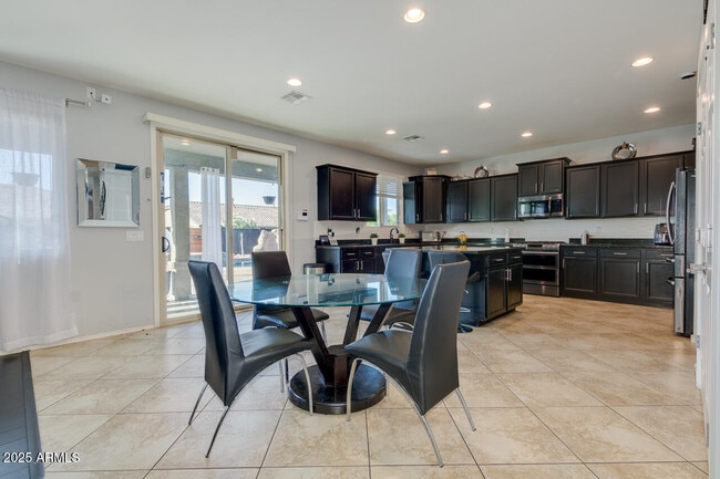 Building Photo - 18472 W Desert Ln