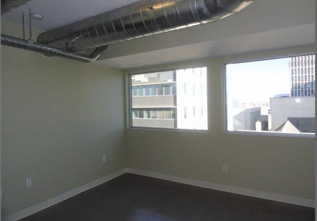 Building Photo - 800 Brazos St