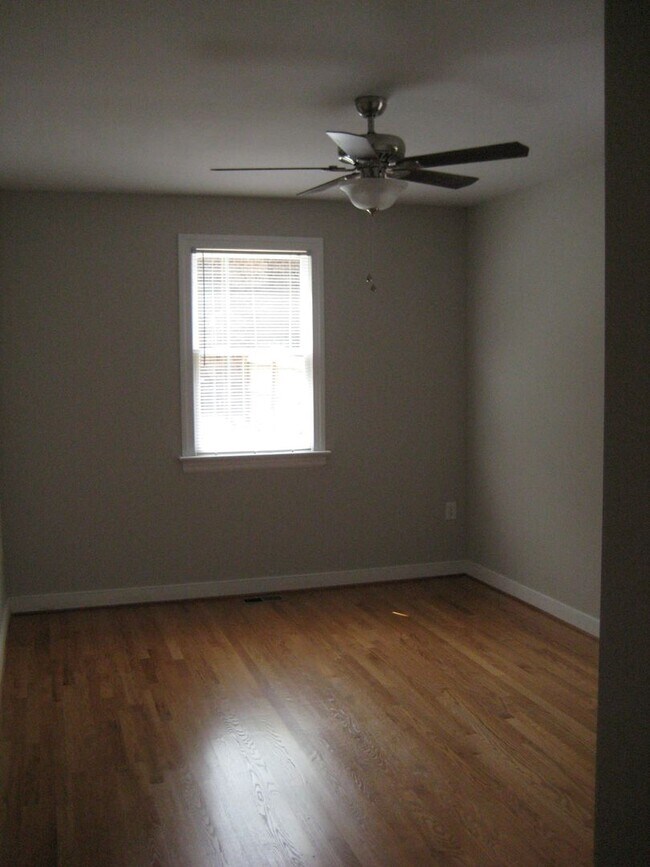 Building Photo - 715 W Clay St