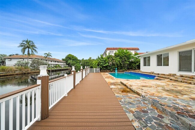 Building Photo - 1412 NE 53rd Ct