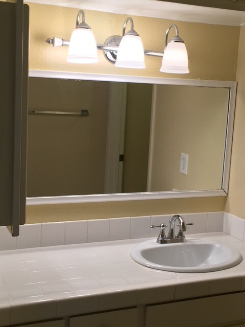 Building Photo - 5051 La Jolla Blvd