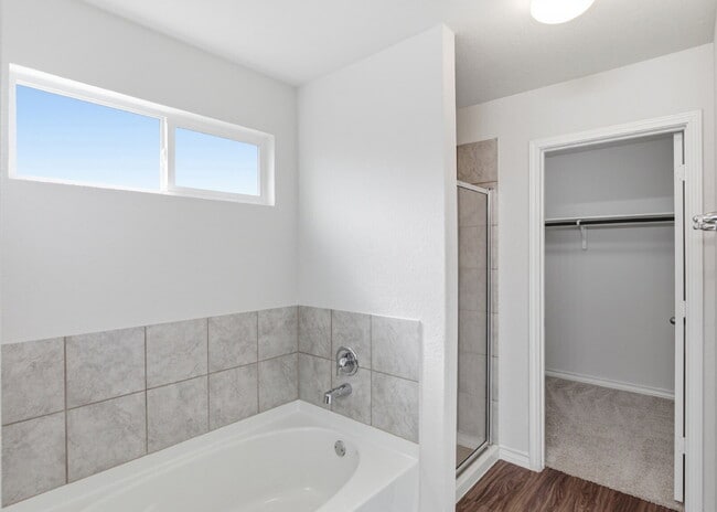 Building Photo - Spacious 4 Bedroom Home with Covered Patio in Red River Ranch