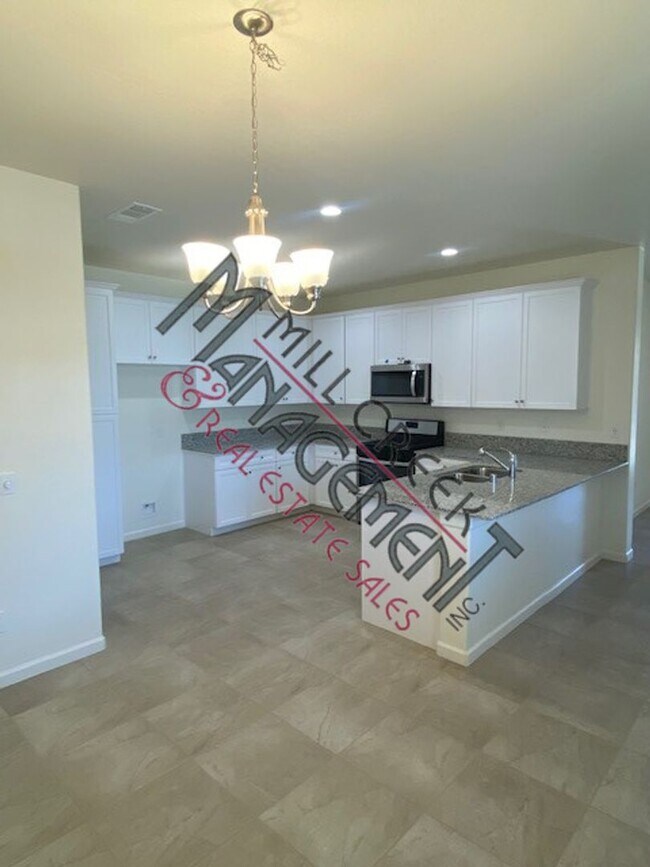 Building Photo - 3 Bedroom 2 Bathroom Home in Arbor Gates Gated Community!
