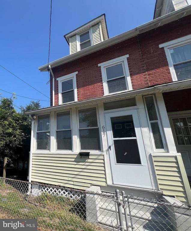 Building Photo - 617 3rd St