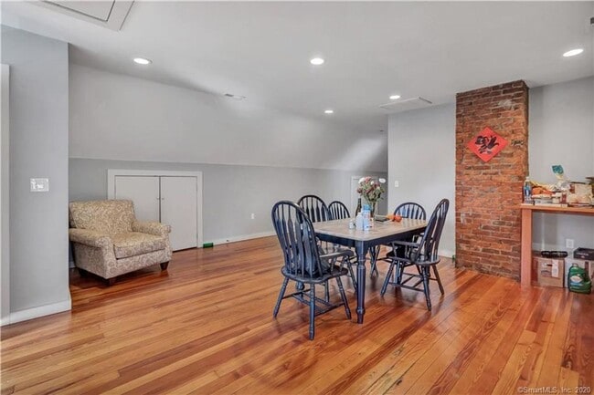 Building Photo - 122-124 Mansfield St