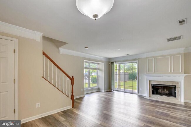 Building Photo - 46920 Courtyard Sq