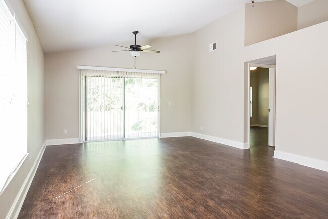 Building Photo - 10257 Winding Creek Ln