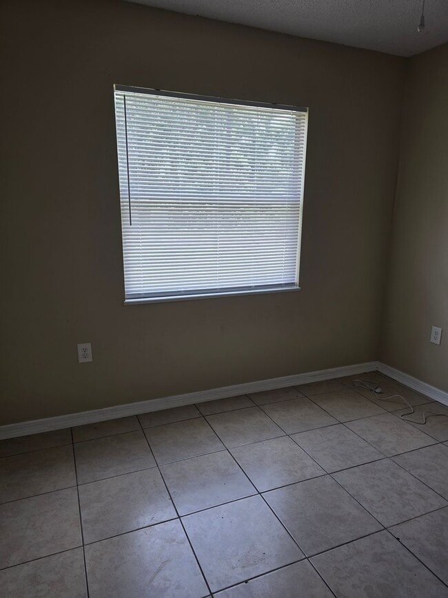 Building Photo - Three bedroom two bath home
