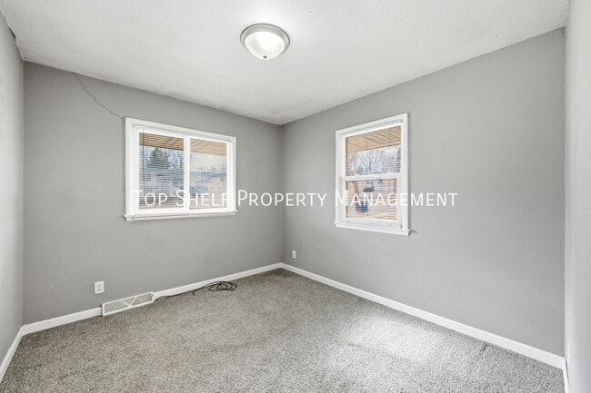 Building Photo - 2427 Welbeck Rd