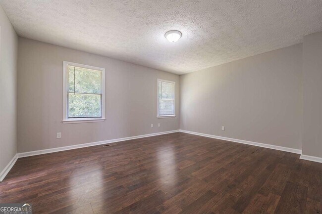 Building Photo - 493 Silverthorne Cir