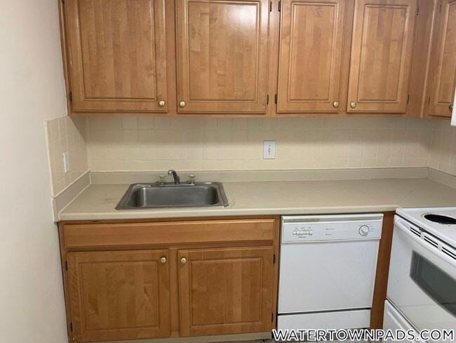 Building Photo - 245 Main St